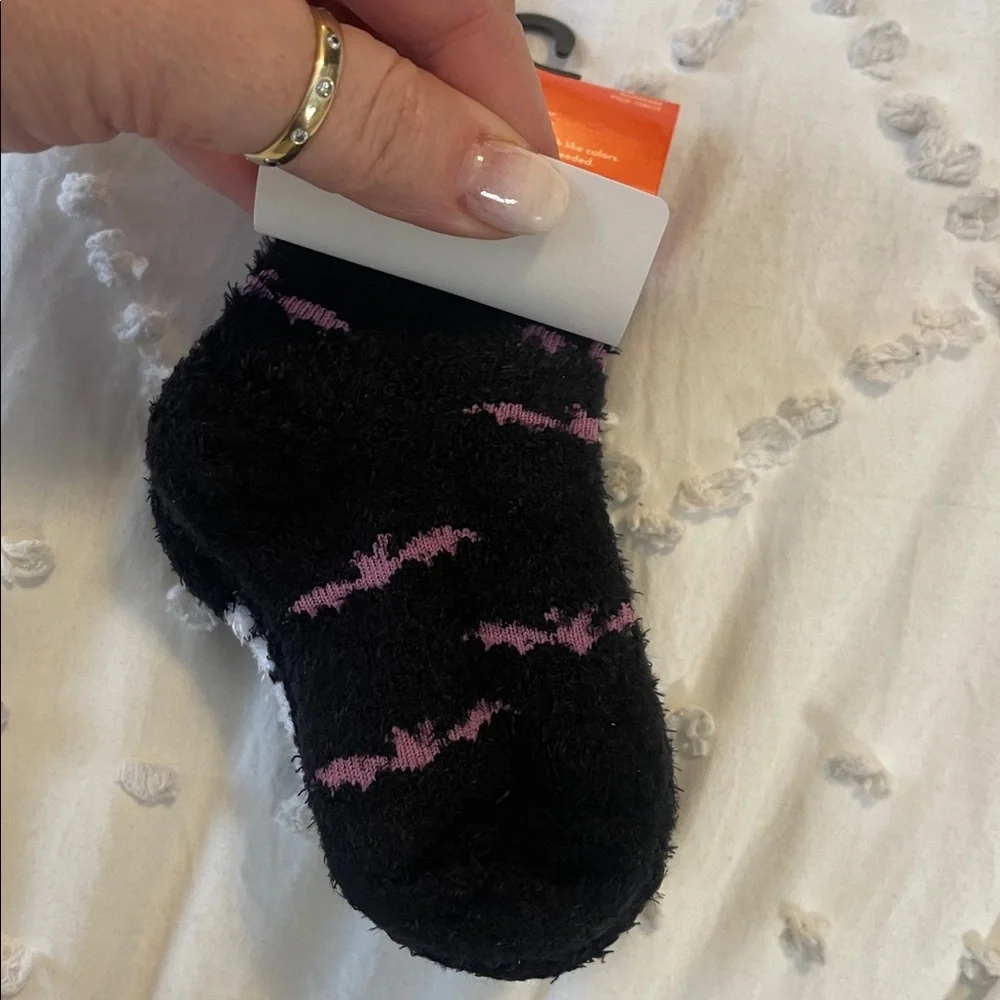 Disney Glow-in-the-Dark Socks - Bluey and Minnie mouse Black Purple nwt 6 pairs